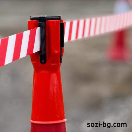 KON08 – Cone Topper with 3m Retractable Red-White Belt